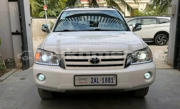 Buy Used Toyota Highlander White Car in Chbar Mon in Kampong Speu Province Buy Used Toyota Highlander White Car in Chbar Mon in Kampong Speu Province