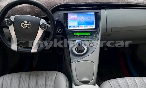 Buy Used Toyota Prius White Car in Chbar Mon in Kampong Speu Province