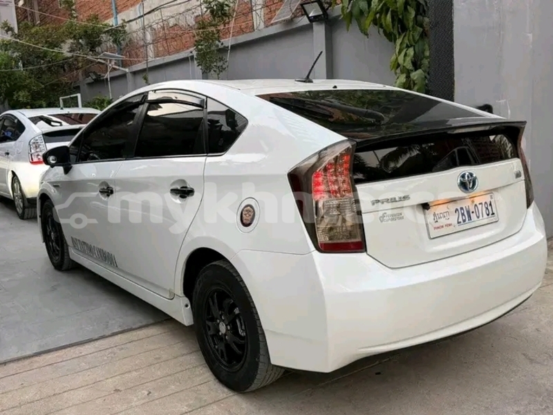 Big with watermark toyota prius kampong speu province chbar mon 9655
