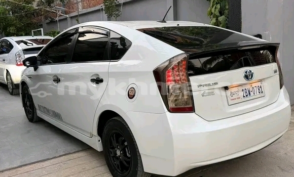 Buy Used Toyota Prius White Car in Chbar Mon in Kampong Speu Province Buy Used Toyota Prius White Car in Chbar Mon in Kampong Speu Province