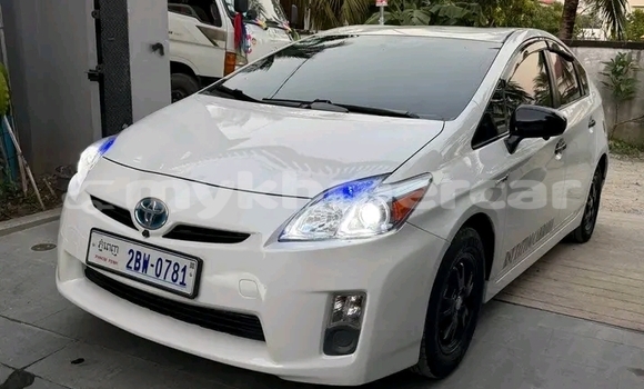 Buy Used Toyota Prius White Car in Chbar Mon in Kampong Speu Province Buy Used Toyota Prius White Car in Chbar Mon in Kampong Speu Province