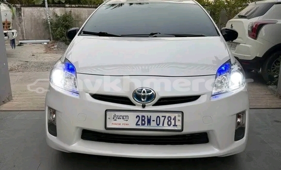 Buy Used Toyota Prius White Car in Chbar Mon in Kampong Speu Province Buy Used Toyota Prius White Car in Chbar Mon in Kampong Speu Province