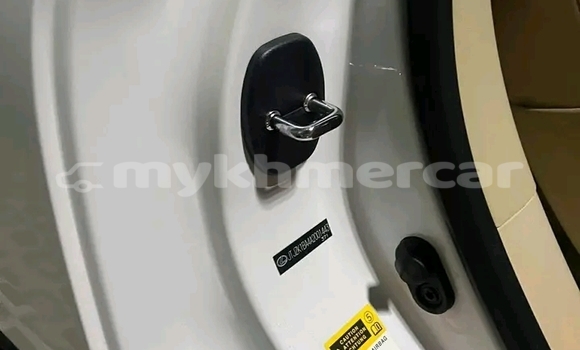 Buy Used Lexus RX 350 White Car in Chbar Mon in Kampong Speu Province Buy Used Lexus RX 350 White Car in Chbar Mon in Kampong Speu Province