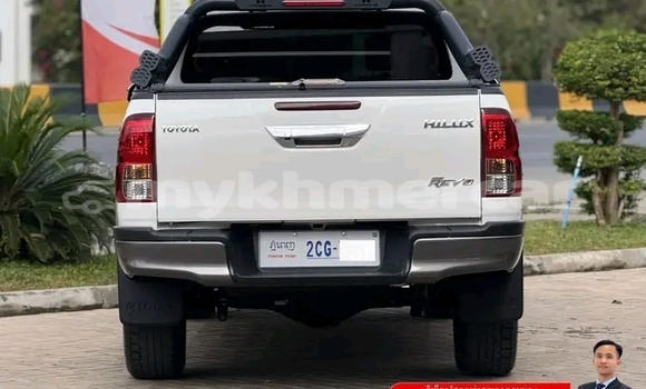 Buy Used Toyota Hilux White Car in Neak Leung in Prey Veng Province Buy Used Toyota Hilux White Car in Neak Leung in Prey Veng Province