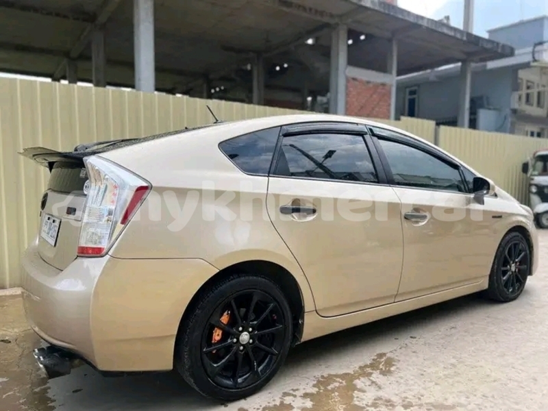 Big with watermark toyota prius preah vihear province koulen 9662
