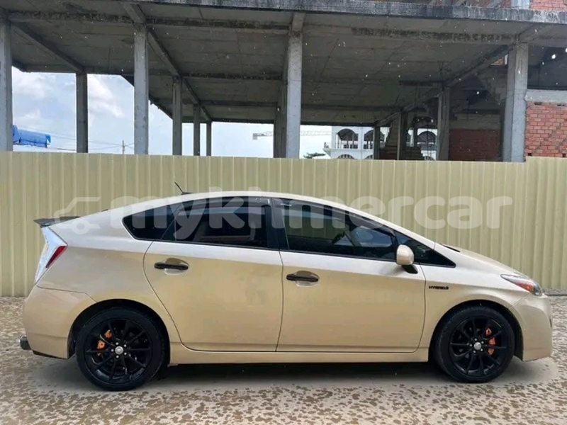 Big with watermark toyota prius preah vihear province koulen 9662