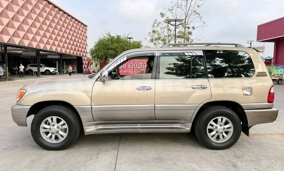 Buy Used Lexus LX 570 Silver Car in Oudong in Kampong Speu Province Buy Used Lexus LX 570 Silver Car in Oudong in Kampong Speu Province