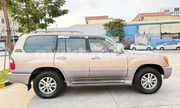 Buy Used Lexus LX 570 Silver Car in Oudong in Kampong Speu Province Buy Used Lexus LX 570 Silver Car in Oudong in Kampong Speu Province