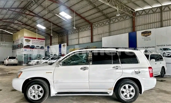 Buy Used Toyota Highlander White Car in Khŭm Sráng in Kampong Speu Province Buy Used Toyota Highlander White Car in Khŭm Sráng in Kampong Speu Province