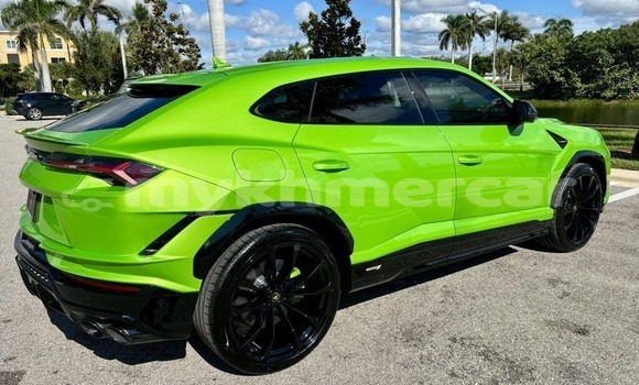 Buy Used Lamborghini Urus Green Car in Banteay Meanchey in Banteay Meanchey Province Buy Used Lamborghini Urus Green Car in Banteay Meanchey in Banteay Meanchey Province