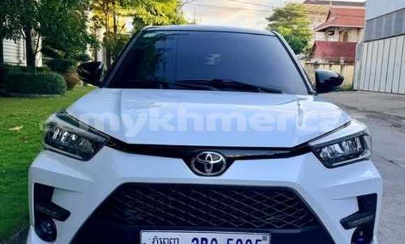 Buy Used Toyota RAV4 Green Car in Chbar Mon in Kampong Speu Province