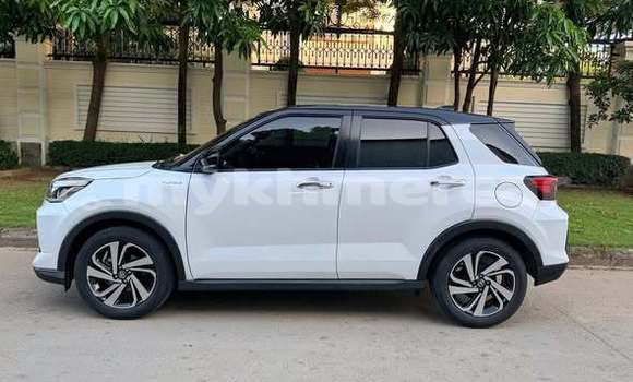 Buy Used Toyota RAV4 Green Car in Chbar Mon in Kampong Speu Province Buy Used Toyota RAV4 Green Car in Chbar Mon in Kampong Speu Province