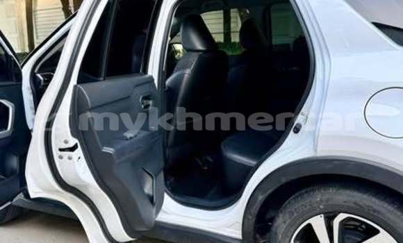 Buy Used Toyota RAV4 Green Car in Chbar Mon in Kampong Speu Province Buy Used Toyota RAV4 Green Car in Chbar Mon in Kampong Speu Province