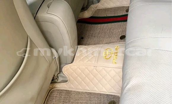 Buy Used Toyota Prius White Car in Chbar Mon in Kampong Speu Province