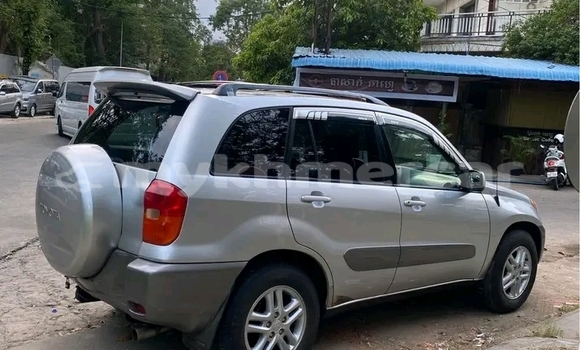 Buy Used Toyota RAV4 Other Car in Chbar Mon in Kampong Speu Province Buy Used Toyota RAV4 Other Car in Chbar Mon in Kampong Speu Province