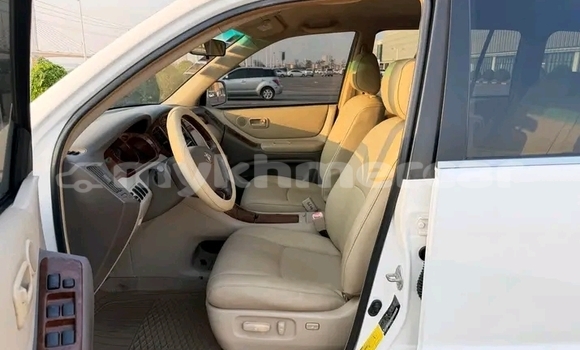 Buy Used Toyota Highlander White Car in Chbar Mon in Kampong Speu Province Buy Used Toyota Highlander White Car in Chbar Mon in Kampong Speu Province