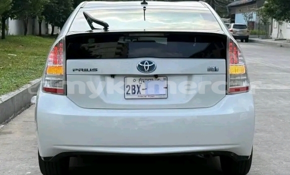 Buy Used Toyota Prius White Car in Chbar Mon in Kampong Speu Province Buy Used Toyota Prius White Car in Chbar Mon in Kampong Speu Province