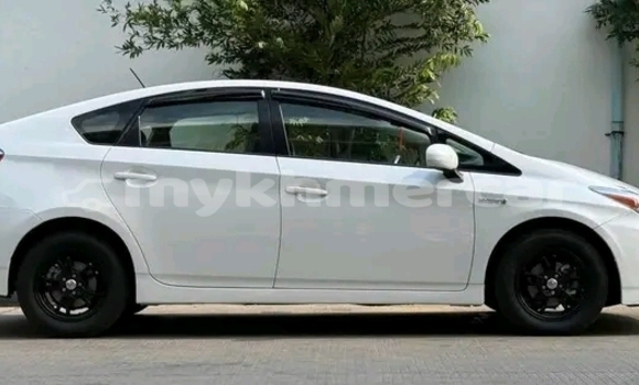 Buy Used Toyota Prius White Car in Chbar Mon in Kampong Speu Province Buy Used Toyota Prius White Car in Chbar Mon in Kampong Speu Province