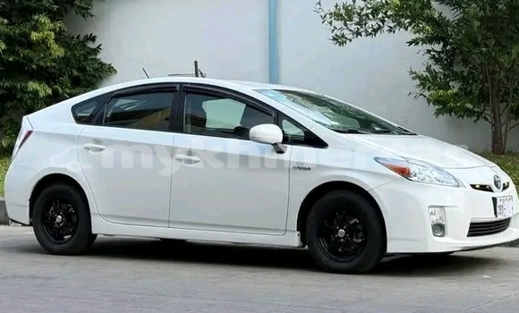 Buy Used Toyota Prius White Car in Chbar Mon in Kampong Speu Province Buy Used Toyota Prius White Car in Chbar Mon in Kampong Speu Province