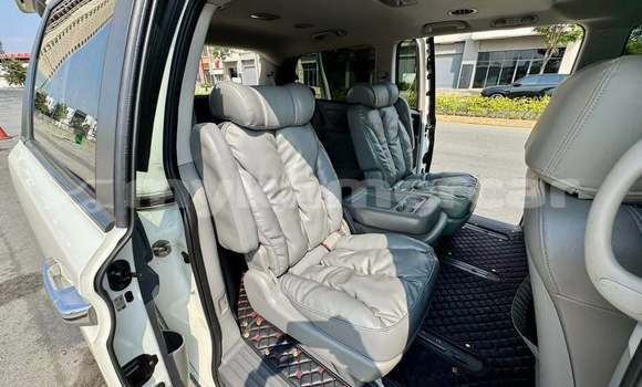 Buy Used Kia Carnival White Car in Phnom Penh in Phnom Penh Buy Used Kia Carnival White Car in Phnom Penh in Phnom Penh