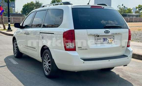 Buy Used Kia Carnival White Car in Phnom Penh in Phnom Penh Buy Used Kia Carnival White Car in Phnom Penh in Phnom Penh