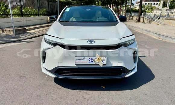 Buy Used Toyota Blade White Car in Phnom Penh in Phnom Penh