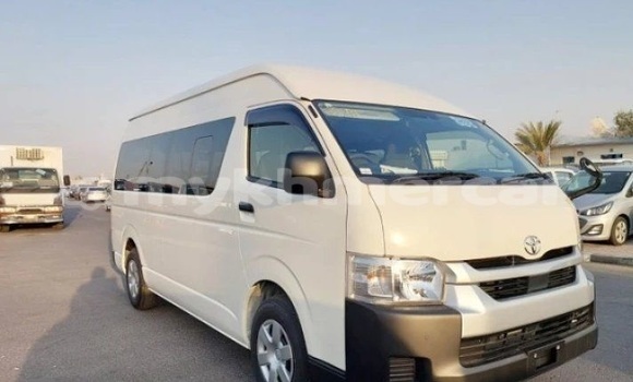 Buy Used Toyota Hiace White Car in Phnom Penh in Phnom Penh Buy Used Toyota Hiace White Car in Phnom Penh in Phnom Penh