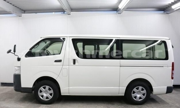 Buy Used Toyota Hiace White Car in Phnom Penh in Phnom Penh Buy Used Toyota Hiace White Car in Phnom Penh in Phnom Penh