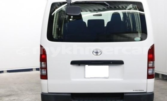 Buy Used Toyota Hiace White Car in Phnom Penh in Phnom Penh Buy Used Toyota Hiace White Car in Phnom Penh in Phnom Penh