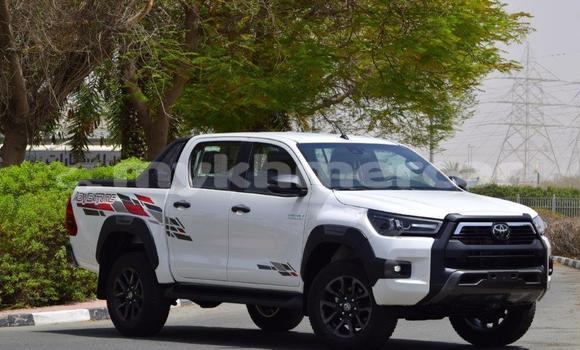 Buy Used Toyota Hilux White Car in Phnom Penh in Phnom Penh