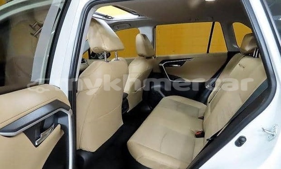Buy Used Toyota RAV4 White Car in Phnom Penh in Phnom Penh