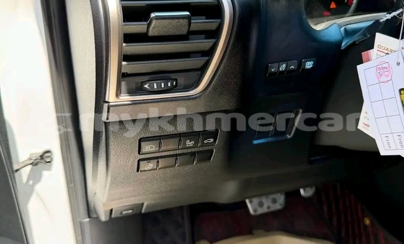 Buy Used Lexus RX 300 White Car in Doun Kaev in Takeo Province Buy Used Lexus RX 300 White Car in Doun Kaev in Takeo Province