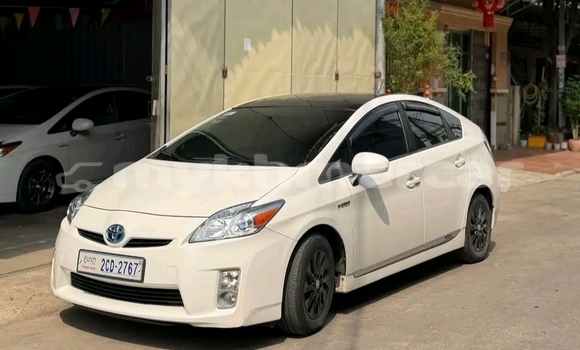 Buy Used Toyota Prius White Car in Cheom Ksan in Preah Vihear Province Buy Used Toyota Prius White Car in Cheom Ksan in Preah Vihear Province