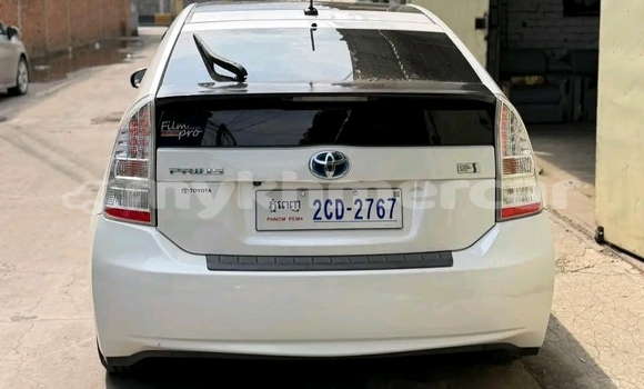 Buy Used Toyota Prius White Car in Cheom Ksan in Preah Vihear Province Buy Used Toyota Prius White Car in Cheom Ksan in Preah Vihear Province
