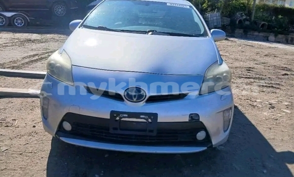 Buy Used Toyota Prius White Car in Bavet in Svay Rieng Province Buy Used Toyota Prius White Car in Bavet in Svay Rieng Province