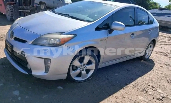 Buy Used Toyota Prius White Car in Bavet in Svay Rieng Province Buy Used Toyota Prius White Car in Bavet in Svay Rieng Province