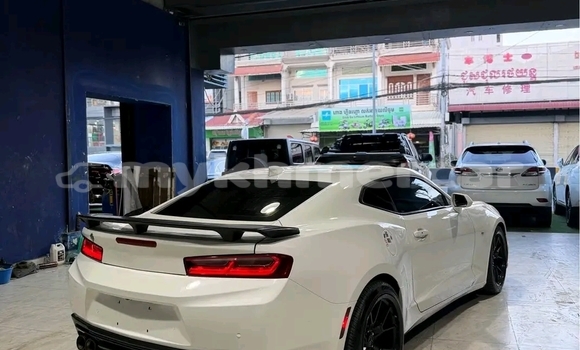 Buy Used Chevrolet Camaro White Car in Chbar Mon in Kampong Speu Province Buy Used Chevrolet Camaro White Car in Chbar Mon in Kampong Speu Province