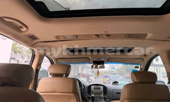 Buy Used Hyundai Starex White Car in Chbar Mon in Kampong Speu Province Buy Used Hyundai Starex White Car in Chbar Mon in Kampong Speu Province