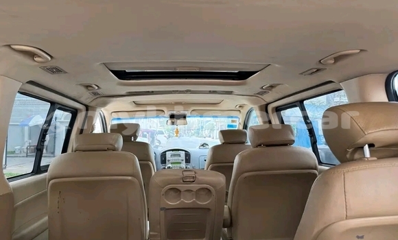 Buy Used Hyundai Starex White Car in Chbar Mon in Kampong Speu Province Buy Used Hyundai Starex White Car in Chbar Mon in Kampong Speu Province