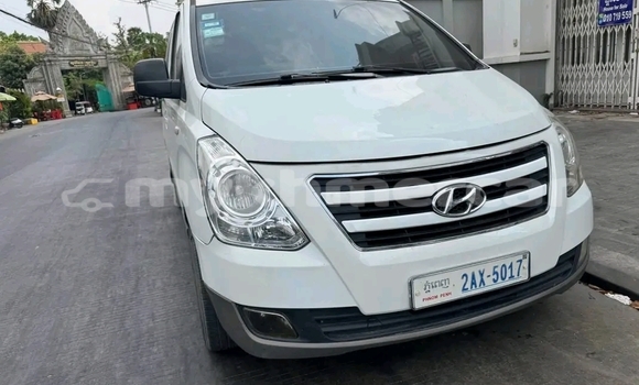 Buy Used Hyundai Starex White Car in Chbar Mon in Kampong Speu Province Buy Used Hyundai Starex White Car in Chbar Mon in Kampong Speu Province