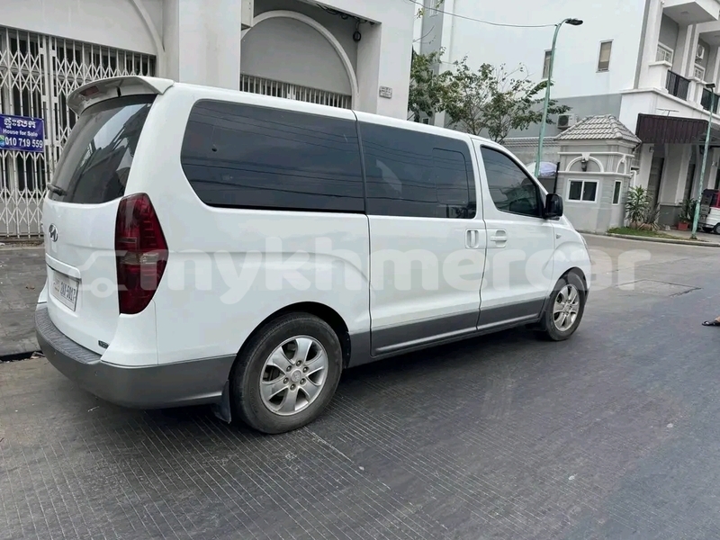 Big with watermark hyundai starex kampong speu province chbar mon 9792