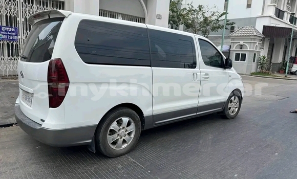 Buy Used Hyundai Starex White Car in Chbar Mon in Kampong Speu Province Buy Used Hyundai Starex White Car in Chbar Mon in Kampong Speu Province