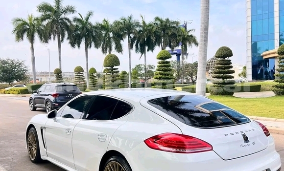 Buy Used Porsche Panamera White Car in Bavet in Svay Rieng Province Buy Used Porsche Panamera White Car in Bavet in Svay Rieng Province