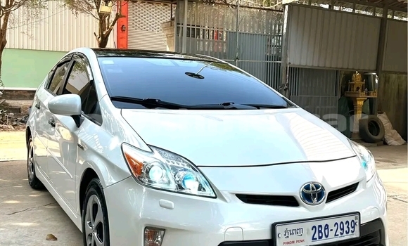 Buy Used Toyota Prius White Car in Bavet in Svay Rieng Province Buy Used Toyota Prius White Car in Bavet in Svay Rieng Province