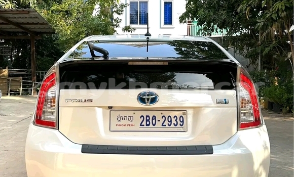 Buy Used Toyota Prius White Car in Bavet in Svay Rieng Province Buy Used Toyota Prius White Car in Bavet in Svay Rieng Province