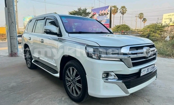 Buy Used Toyota Land Cruiser White Car in Chbar Mon in Kampong Speu Province Buy Used Toyota Land Cruiser White Car in Chbar Mon in Kampong Speu Province