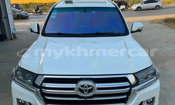 Buy Used Toyota Land Cruiser White Car in Chbar Mon in Kampong Speu Province Buy Used Toyota Land Cruiser White Car in Chbar Mon in Kampong Speu Province