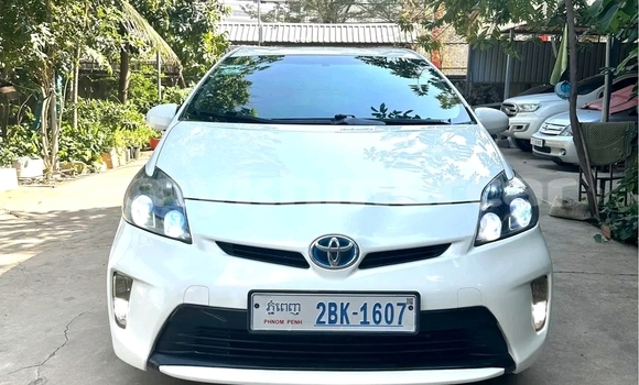 Buy Used Toyota Prius White Car in Bavet in Svay Rieng Province Buy Used Toyota Prius White Car in Bavet in Svay Rieng Province