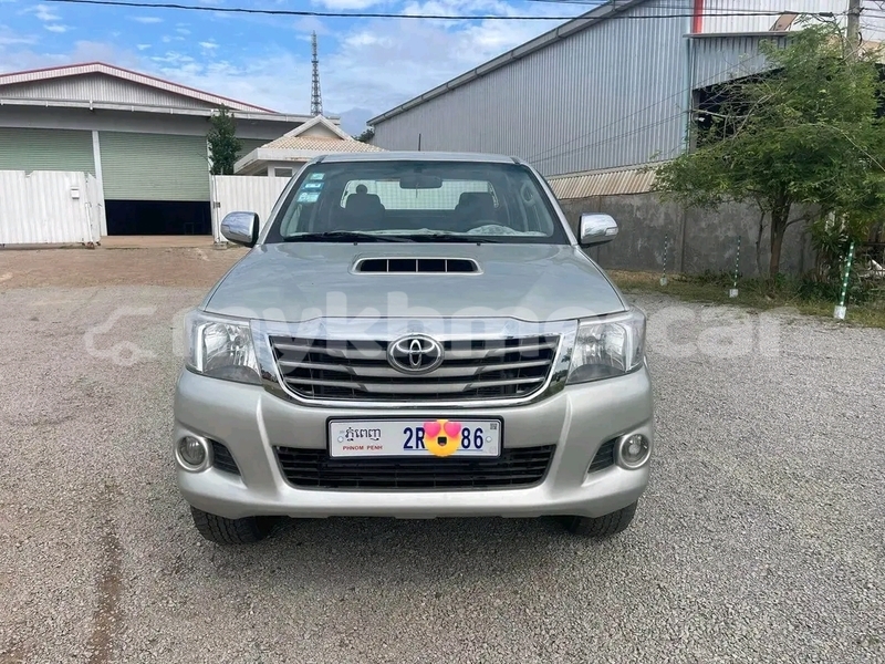Big with watermark toyota hilux kampong speu province chbar mon 9813