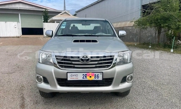 Buy Used Toyota Hilux White Car in Chbar Mon in Kampong Speu Province Buy Used Toyota Hilux White Car in Chbar Mon in Kampong Speu Province